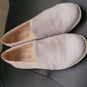 Life Stride Women's Textured Gray Loafers